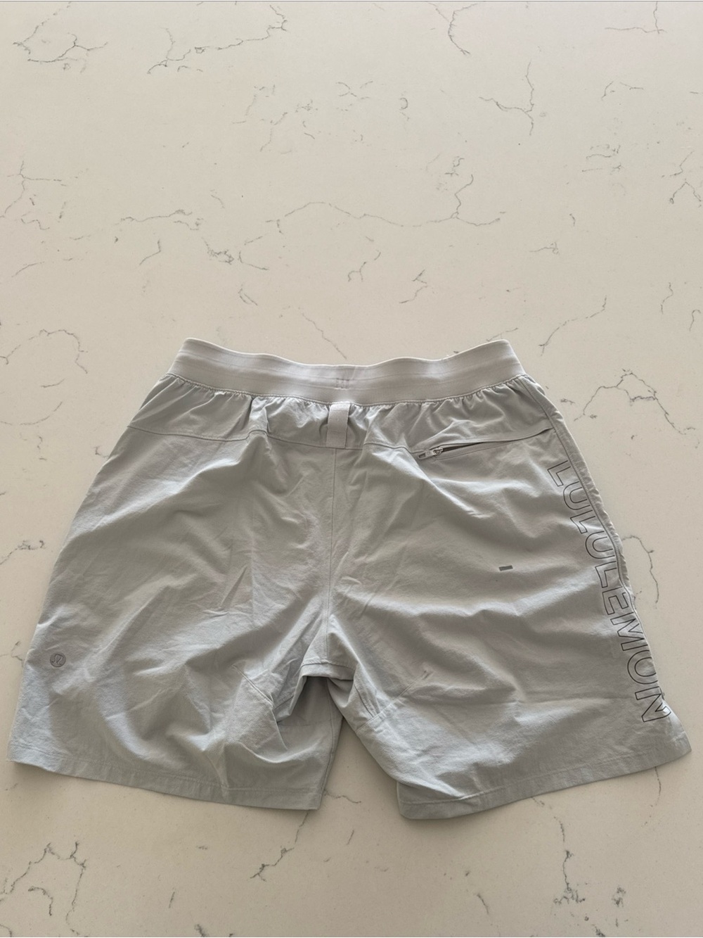 Lululemon Men’s License to Train Shorts Size Medium 7” Light Gray Linerless Gym